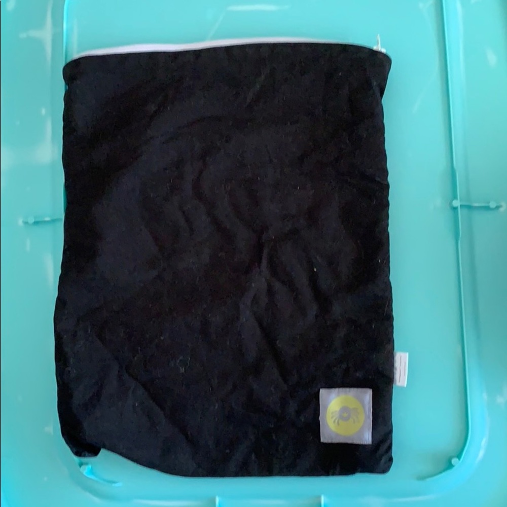 Itzy ritzy wet diaper bag carrier- seals smells